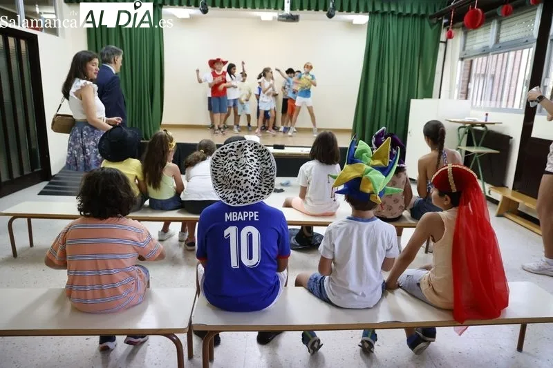 Visita del alcalde a los participantes del programa Apúntate al Verano en el CEIP José Herrero. Foto de David Sañudo