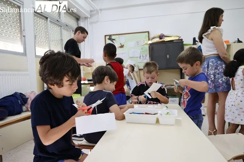 Visita del alcalde a los participantes del programa Apúntate al Verano en el CEIP José Herrero. Foto de David Sañudo