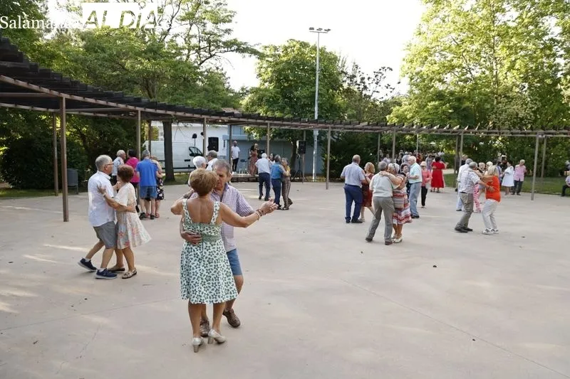 Bailes de Verano para personas mayores en el parque de los Jesuitas. Fotos: David Sañudo