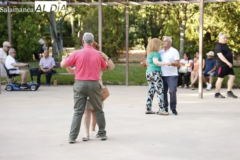Bailes de Verano para personas mayores en el parque de los Jesuitas. Fotos: David Sañudo