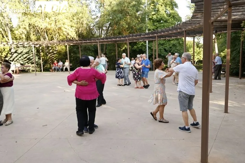 Bailes de Verano para personas mayores en el parque de los Jesuitas. Fotos: David Sañudo