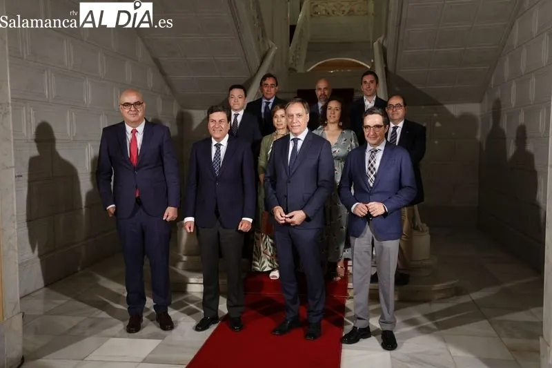 Encuentro en el Consistorio para el seguimiento del protocolo entre la Junta de Castilla y León, la Diputación Provincial, el Ayuntamiento y la Universidad para el impulso de un proyecto de futuro para Salamanca. Foto D. Sañudo