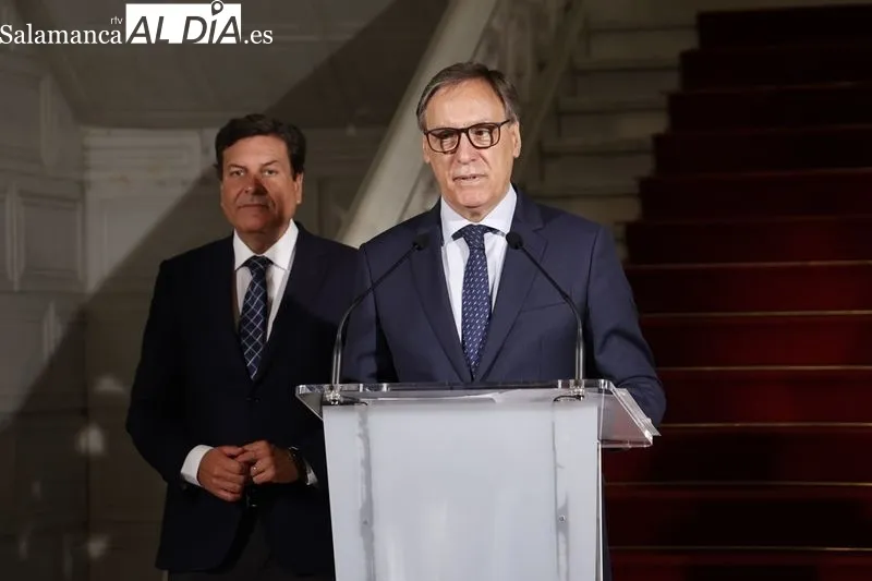 Encuentro en el Consistorio para el seguimiento del protocolo entre la Junta de Castilla y León, la Diputación Provincial, el Ayuntamiento y la Universidad para el impulso de un proyecto de futuro para Salamanca. Foto D. Sañudo