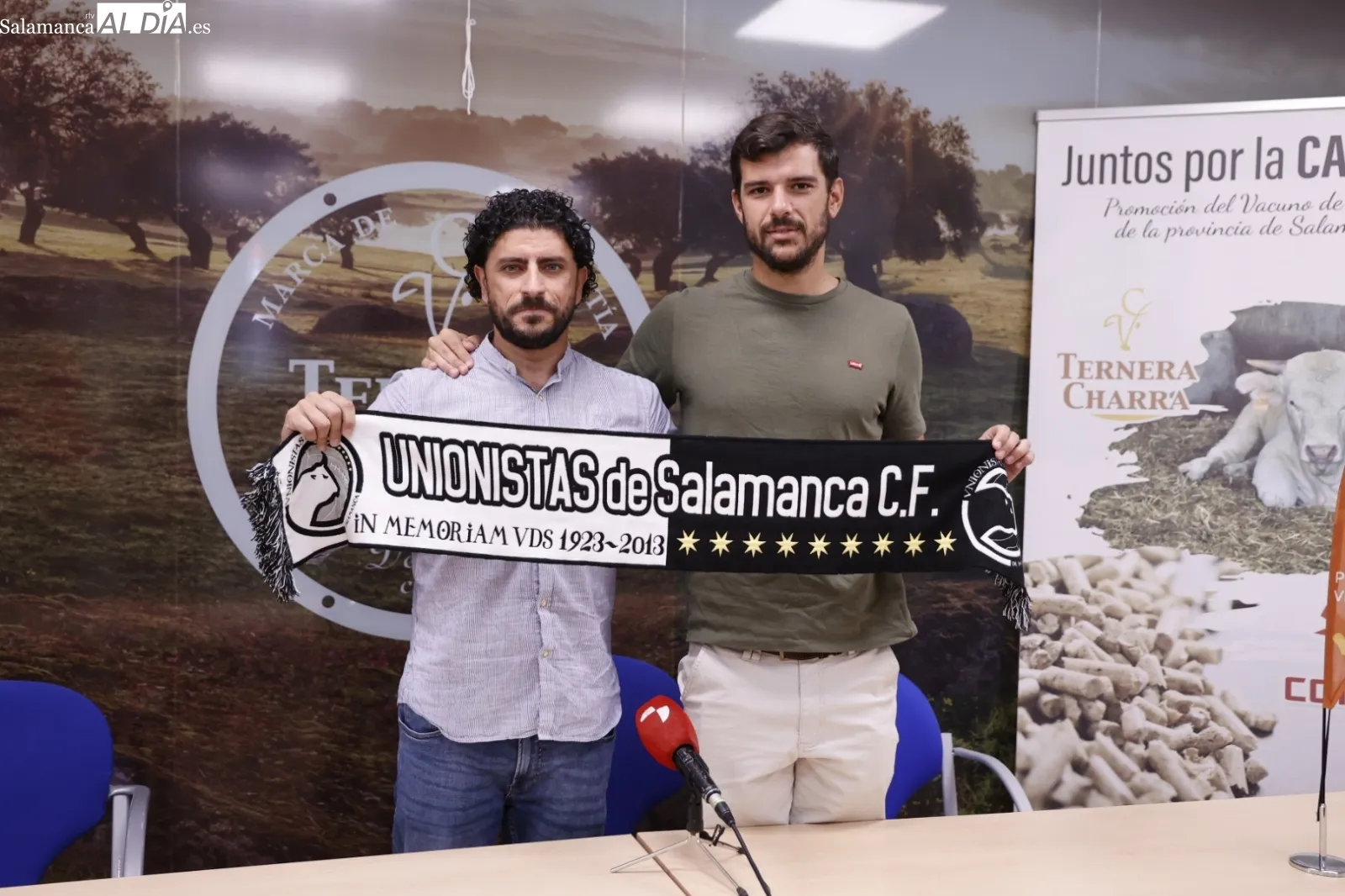 Presentación de Carlos de la Nava como nuevo jugador de Unionistas de Salamanca. Fotos: David Sañudo