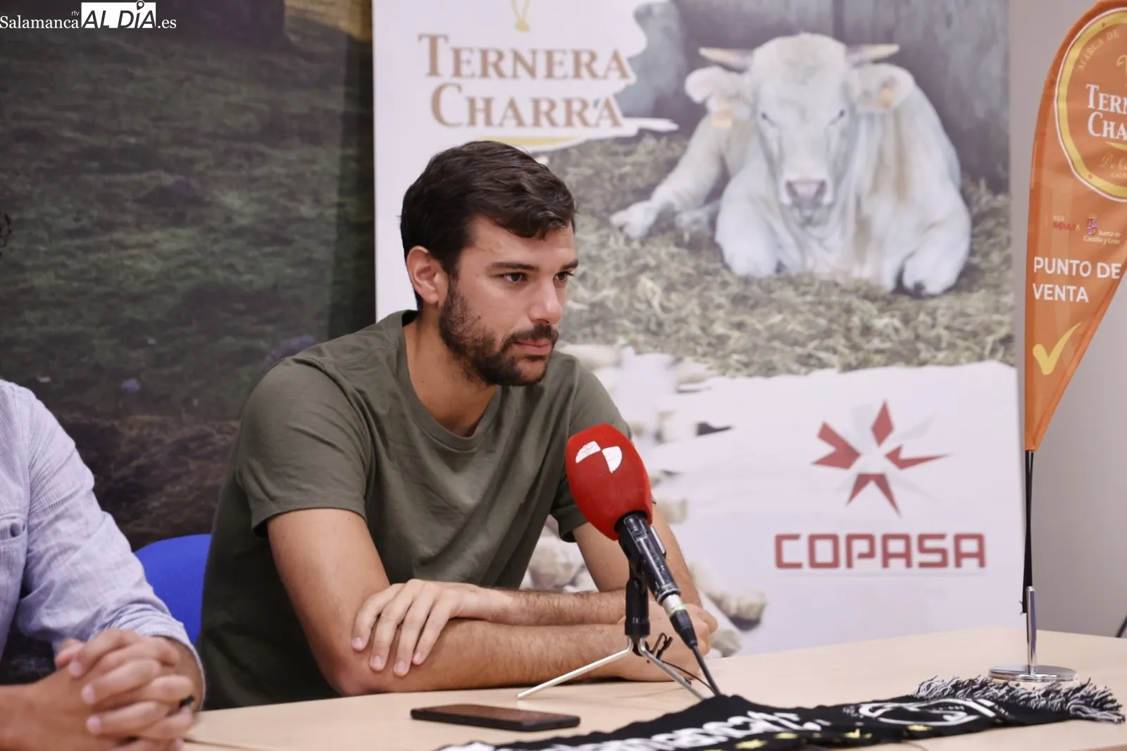 Presentación de Carlos de la Nava como nuevo jugador de Unionistas de Salamanca. Fotos: David Sañudo