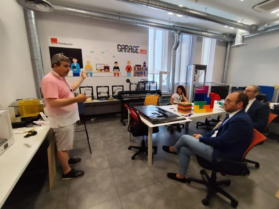 Foto 4 - Marcos Iglesias conoce el &lsquo;Polo Nacional de Contenidos Digitales&rsquo; y el Centro de Cultura &lsquo;La T&eacute;rmica&rsquo;