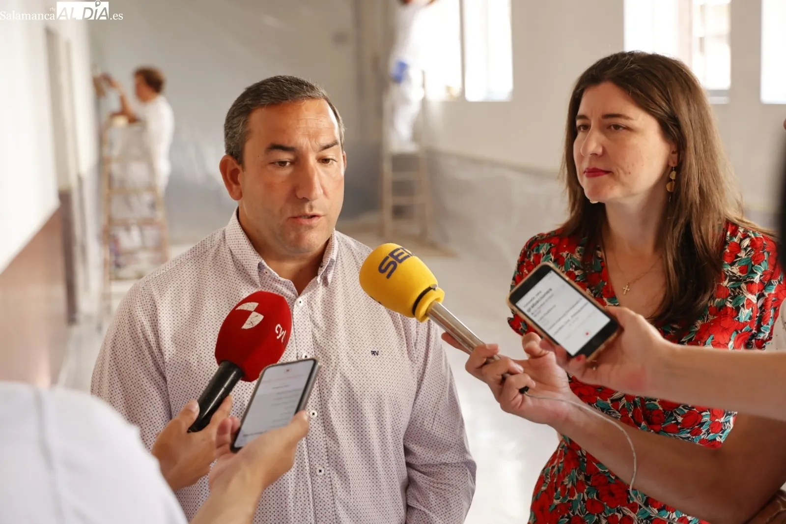 La concejala de Familia e Igualdad de Oportunidades del Consistorio salmantino, Miryam Rodríguez, y el delegado territorial de la Junta de Castilla y León en Salamanca, Eloy Ruiz, visitan programas mixtos de formación y empleo. Fotos: David Sañudo