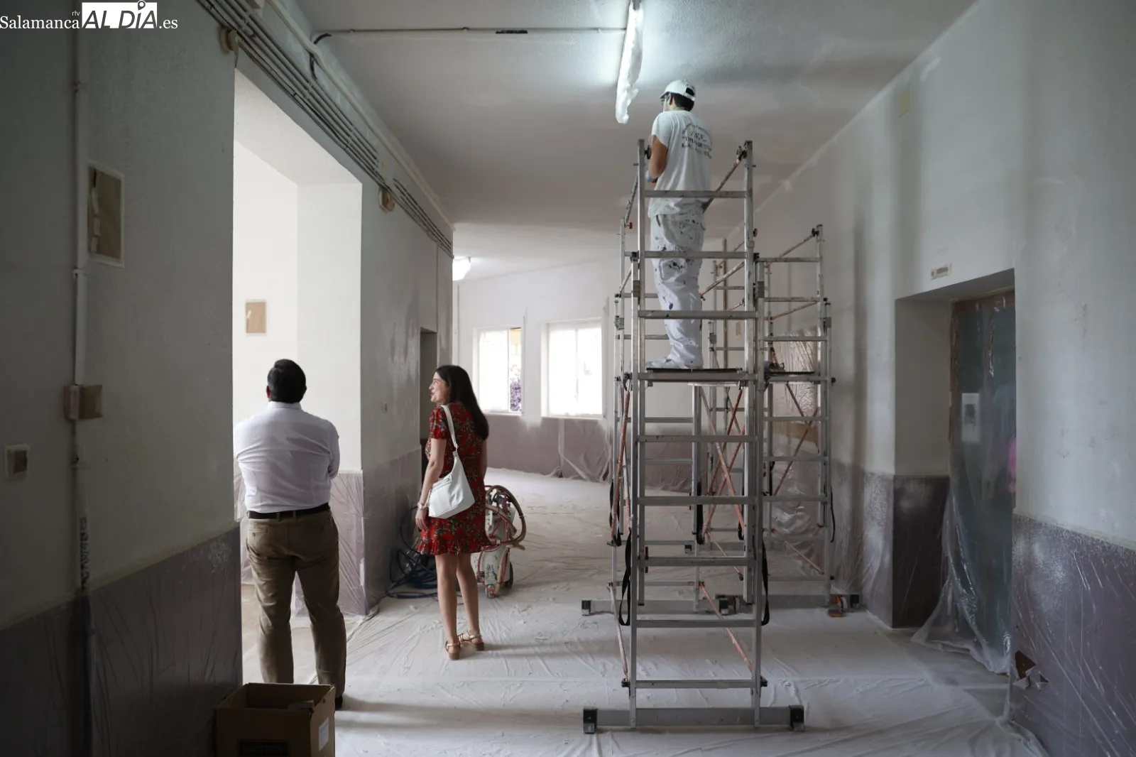 La concejala de Familia e Igualdad de Oportunidades del Consistorio salmantino, Miryam Rodríguez, y el delegado territorial de la Junta de Castilla y León en Salamanca, Eloy Ruiz, visitan programas mixtos de formación y empleo. Fotos: David Sañudo