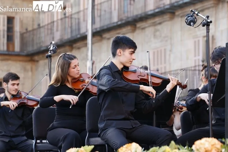 Concierto de la OSCyL Joven en la Plaza Mayor. Fotos: David Sañudo.