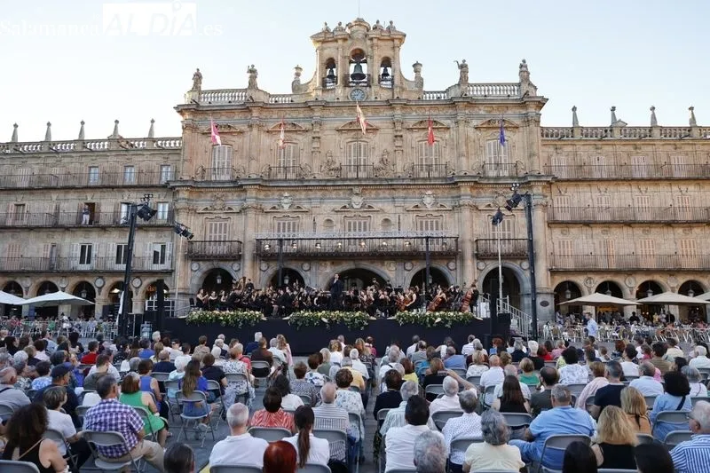 Concierto de la OSCyL Joven en la Plaza Mayor. Fotos: David Sañudo.