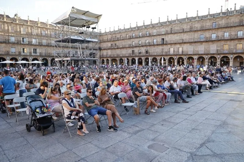 Concierto de la OSCyL Joven en la Plaza Mayor. Fotos: David Sañudo.