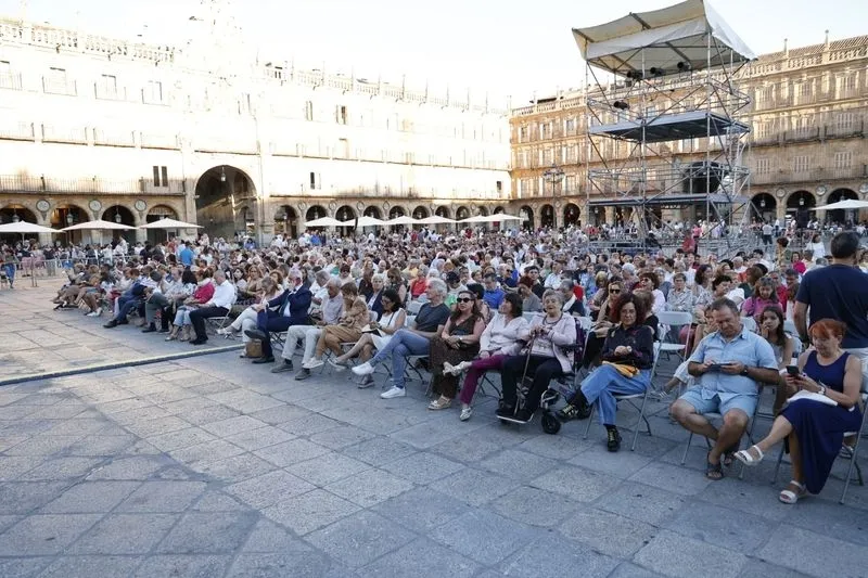 Concierto de la OSCyL Joven en la Plaza Mayor. Fotos: David Sañudo.