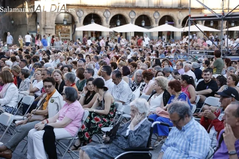 Concierto de la OSCyL Joven en la Plaza Mayor. Fotos: David Sañudo.