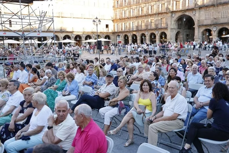 Concierto de la OSCyL Joven en la Plaza Mayor. Fotos: David Sañudo.