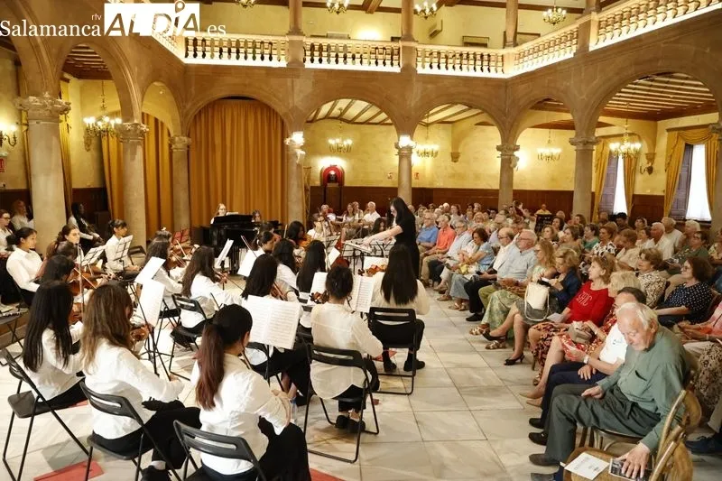 Concierto del Coro y Orquesta de cámara King Edward VI High School for Girls en el Casino. Fotos: David Sañudo.