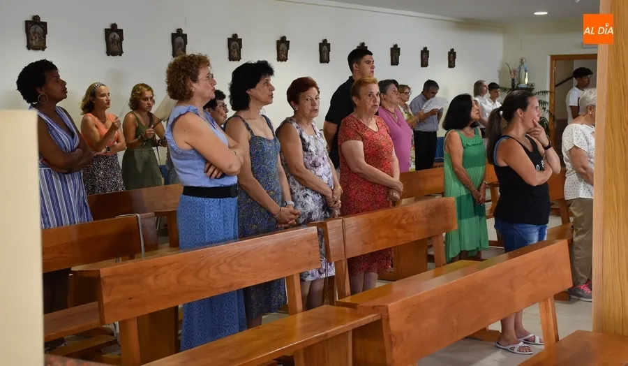 Foto 10 - El Salvador dedica su misa dominical a la AVV de Santa Ana