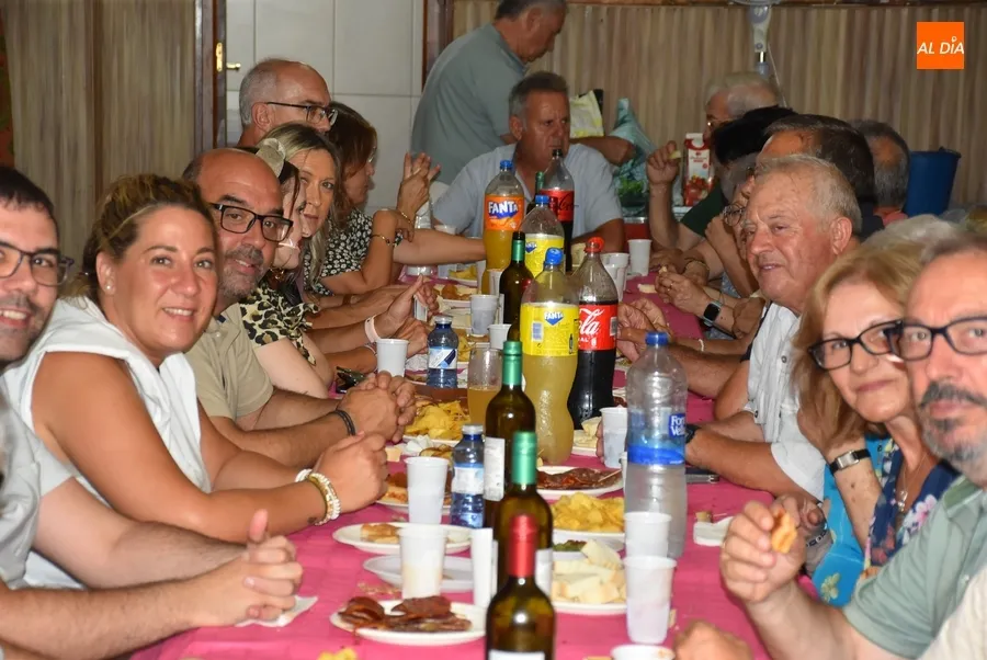 Foto 3 - Santa Ana cierra sus fiestas veraniegas en torno a la mesa