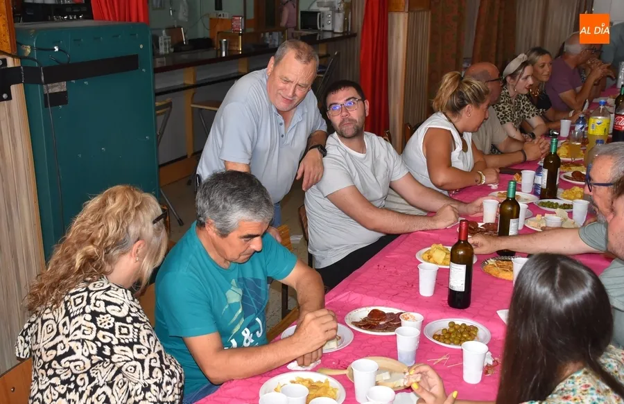 Foto 5 - Santa Ana cierra sus fiestas veraniegas en torno a la mesa