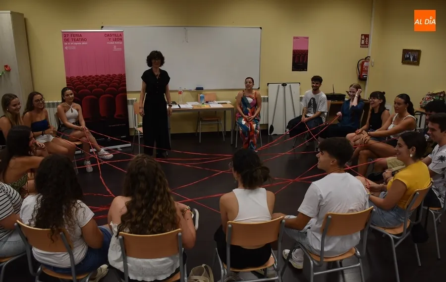 Foto 3 - Los j&oacute;venes que ejercer&aacute;n como monitores del Divierteatro comienzan su formaci&oacute;n