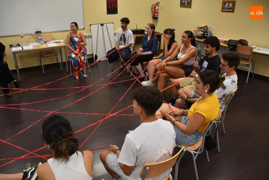 Foto 7 - Los j&oacute;venes que ejercer&aacute;n como monitores del Divierteatro comienzan su formaci&oacute;n