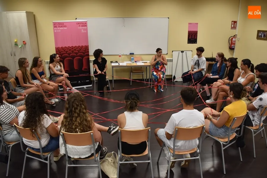 Foto 8 - Los j&oacute;venes que ejercer&aacute;n como monitores del Divierteatro comienzan su formaci&oacute;n