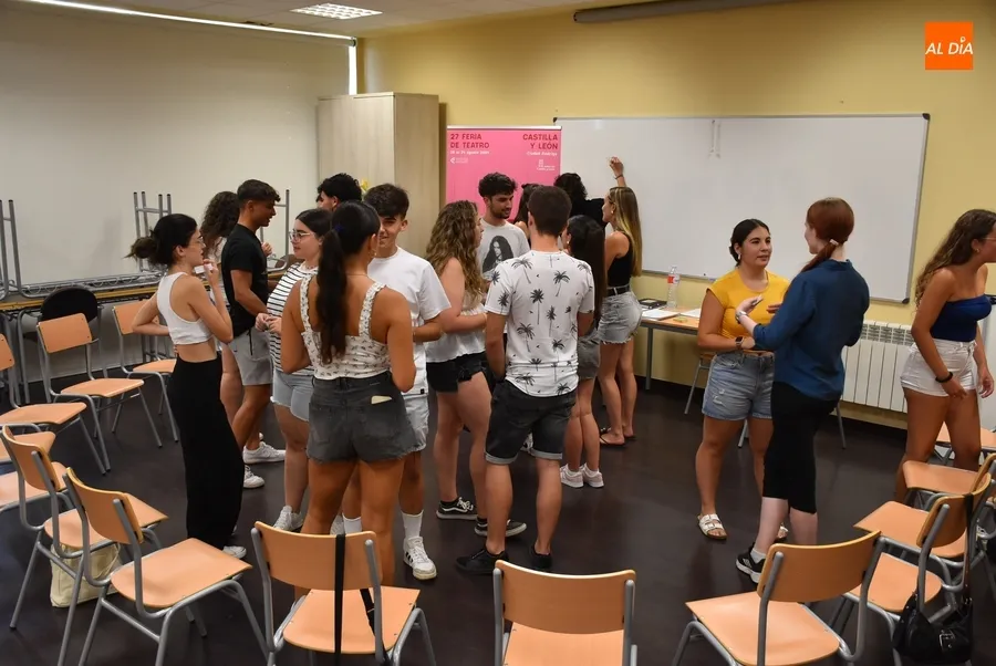 Foto 9 - Los j&oacute;venes que ejercer&aacute;n como monitores del Divierteatro comienzan su formaci&oacute;n
