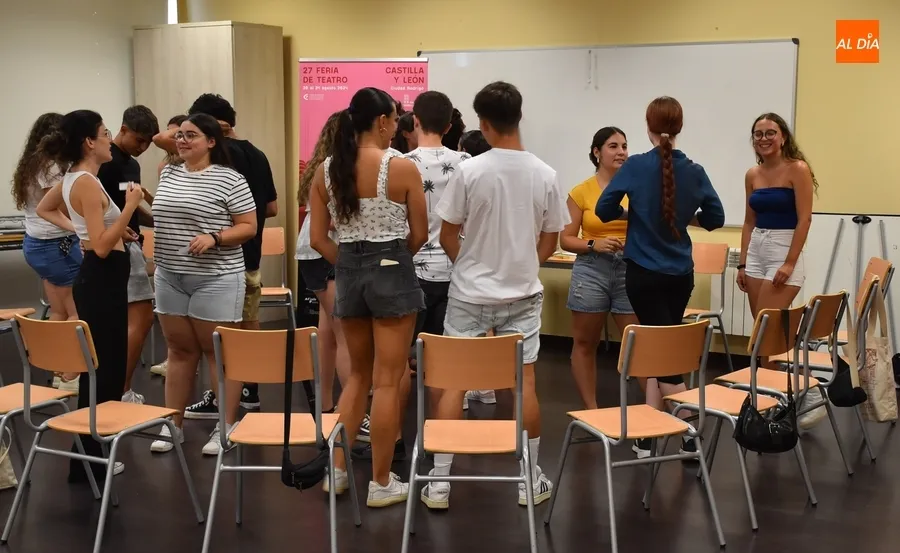 Foto 10 - Los j&oacute;venes que ejercer&aacute;n como monitores del Divierteatro comienzan su formaci&oacute;n