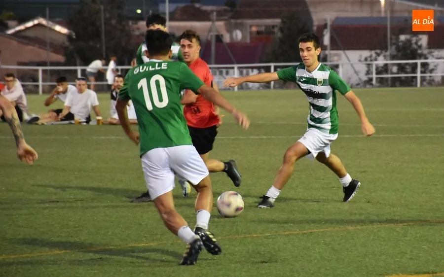 Foto 5 - El Puente gana en los penaltys una apasionante final de la Farinato League ante Zona Verde