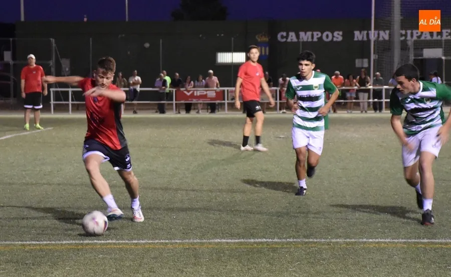 Foto 7 - El Puente gana en los penaltys una apasionante final de la Farinato League ante Zona Verde