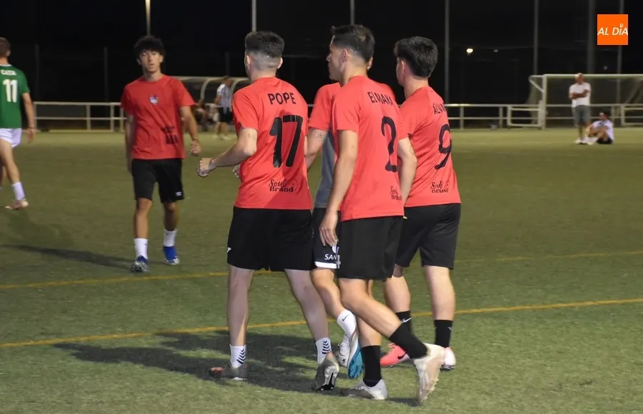 Foto 10 - El Puente gana en los penaltys una apasionante final de la Farinato League ante Zona Verde