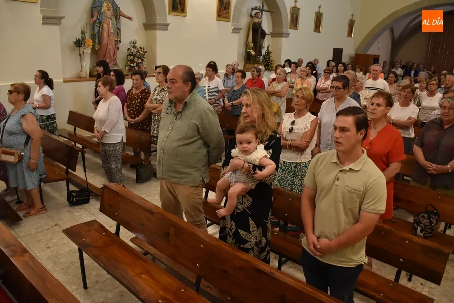 Foto 2 - Multitudinaria celebraci&oacute;n de la Virgen del Carmen en un engalanad&iacute;simo Convento de las Carmelitas