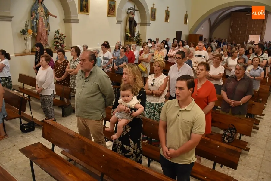 Foto 3 - Multitudinaria celebraci&oacute;n de la Virgen del Carmen en un engalanad&iacute;simo Convento de las Carmelitas