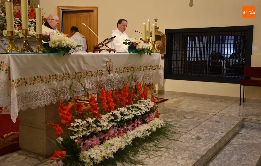 Foto 5 - Multitudinaria celebraci&oacute;n de la Virgen del Carmen en un engalanad&iacute;simo Convento de las Carmelitas
