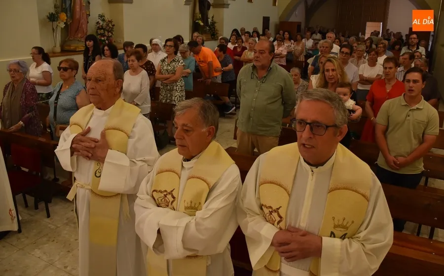 Foto 7 - Multitudinaria celebraci&oacute;n de la Virgen del Carmen en un engalanad&iacute;simo Convento de las Carmelitas