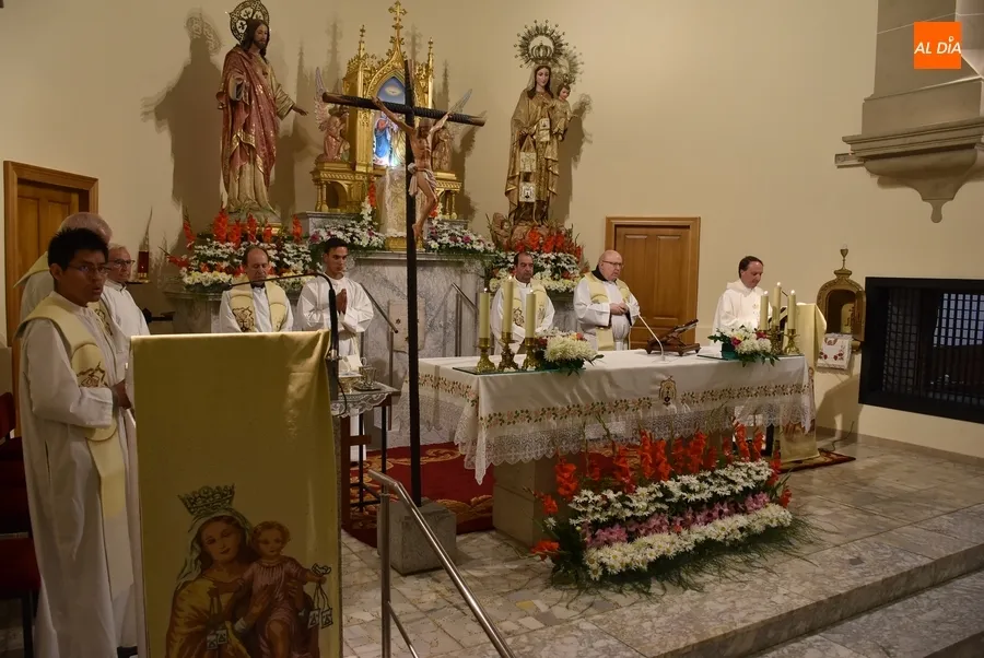 Foto 10 - Multitudinaria celebraci&oacute;n de la Virgen del Carmen en un engalanad&iacute;simo Convento de las Carmelitas
