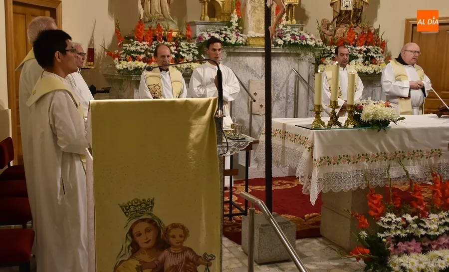 Foto 11 - Multitudinaria celebraci&oacute;n de la Virgen del Carmen en un engalanad&iacute;simo Convento de las Carmelitas