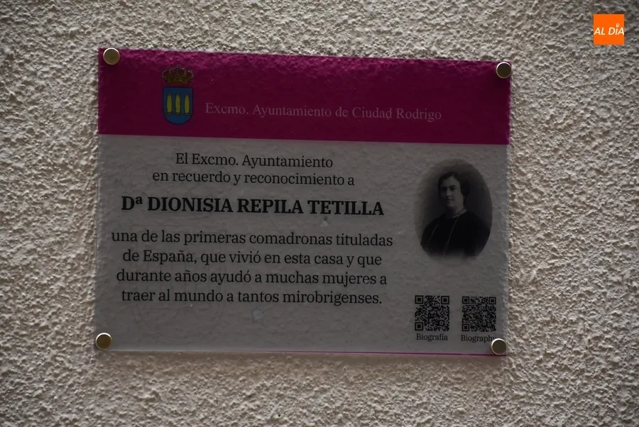 Foto 7 - Colocada en la calle Madrid una placa para difundir la figura de Dionisia Repila Tetilla