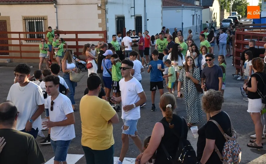 Foto 3 - Los ni&ntilde;os tambi&eacute;n tienen su oportunidad de correr delante de los astados en el Barrio Nuevo