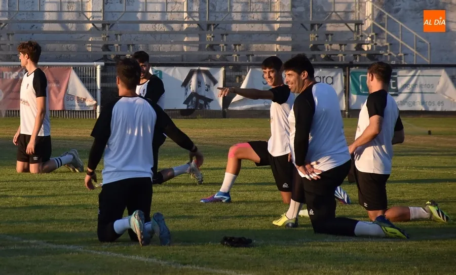 Foto 3 - Arranca el Ciudad Rodrigo CF 24/25 con la permanencia en 3&ordf; como objetivo primordial