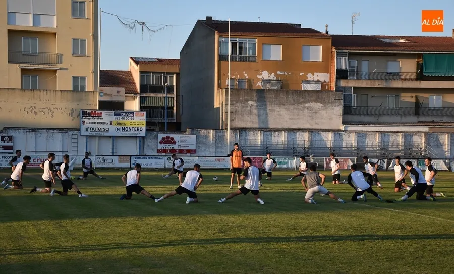 Foto 4 - Arranca el Ciudad Rodrigo CF 24/25 con la permanencia en 3&ordf; como objetivo primordial