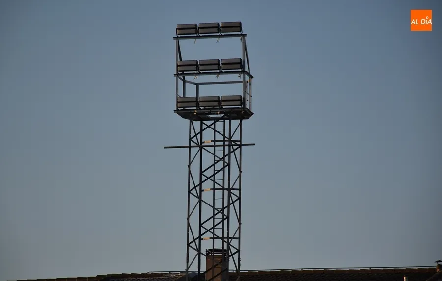 Foto 4 - Las torretas del Francisco Mateos empiezan a lucir sus nuevos focos