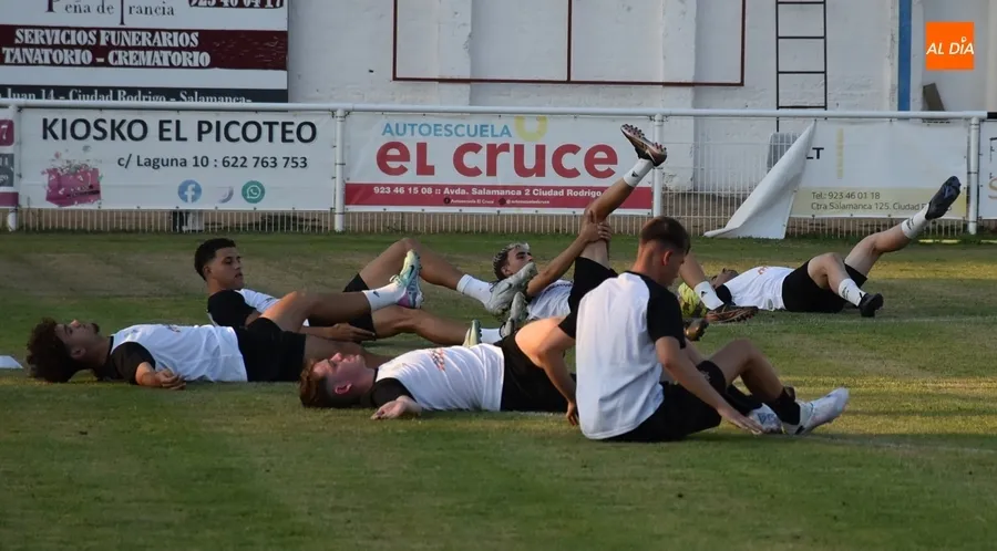 Foto 5 - Arranca el Ciudad Rodrigo CF 24/25 con la permanencia en 3&ordf; como objetivo primordial
