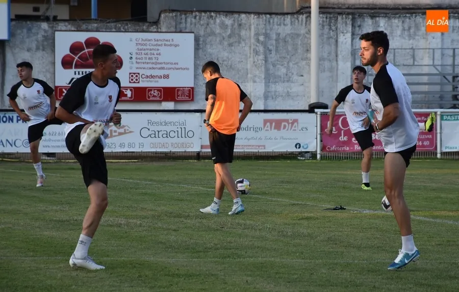 Foto 7 - Arranca el Ciudad Rodrigo CF 24/25 con la permanencia en 3&ordf; como objetivo primordial