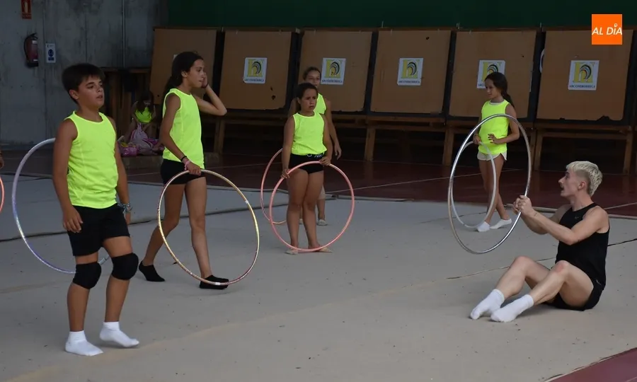 Foto 2 - El medallista nacional Daniel Rodr&iacute;guez visita el Campus de Gimnasia R&iacute;tmica