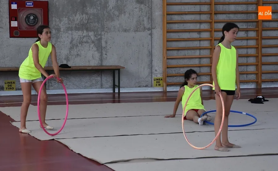 Foto 5 - El medallista nacional Daniel Rodr&iacute;guez visita el Campus de Gimnasia R&iacute;tmica