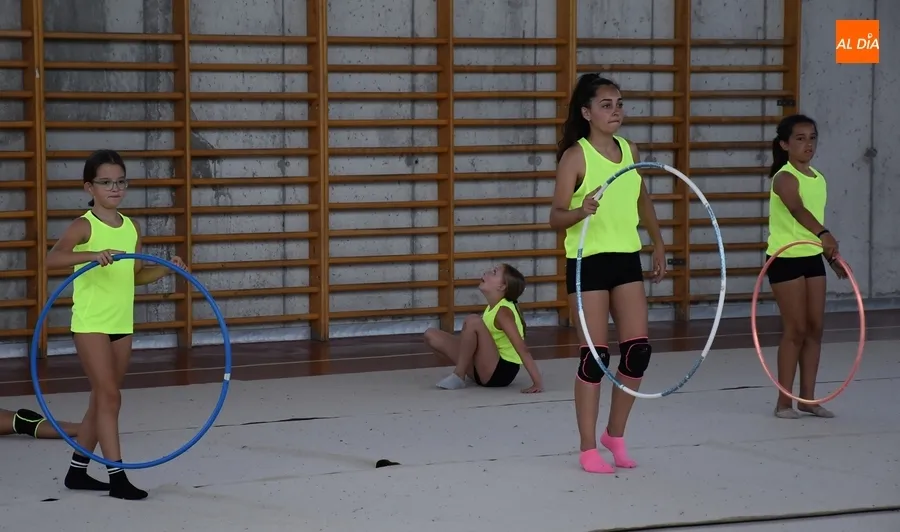 Foto 6 - El medallista nacional Daniel Rodr&iacute;guez visita el Campus de Gimnasia R&iacute;tmica