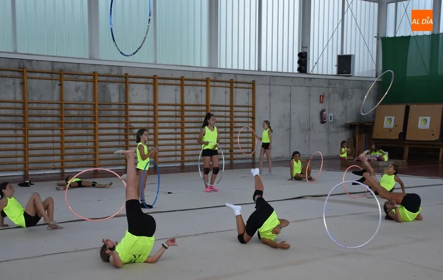 Foto 8 - El medallista nacional Daniel Rodr&iacute;guez visita el Campus de Gimnasia R&iacute;tmica
