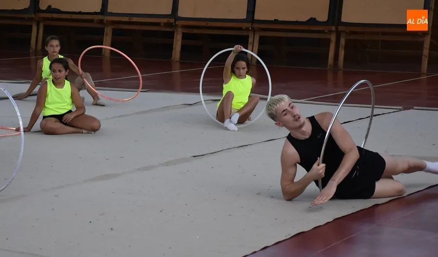 Foto 10 - El medallista nacional Daniel Rodr&iacute;guez visita el Campus de Gimnasia R&iacute;tmica