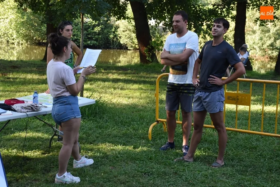 Foto 2 - Alejandro y Jorge se imponen en el concurso de preguntas promovido por Mir&oacute;briga Joven