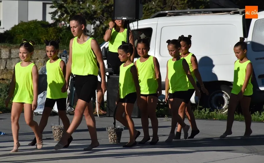 Foto 4 - El medio centenar de participantes en el Campus de Gimnasia R&iacute;tmica muestra a sus familias lo aprendido